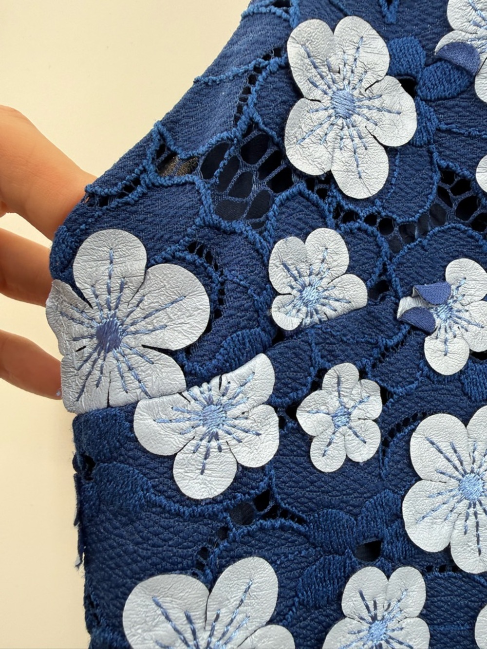 Alice + Olivia Clyde floral embroidered appliqué lace A-line shift dress size 8 - Picture 5 of 14